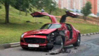 First Mercedes-Benz SLS AMG Crash In Russia